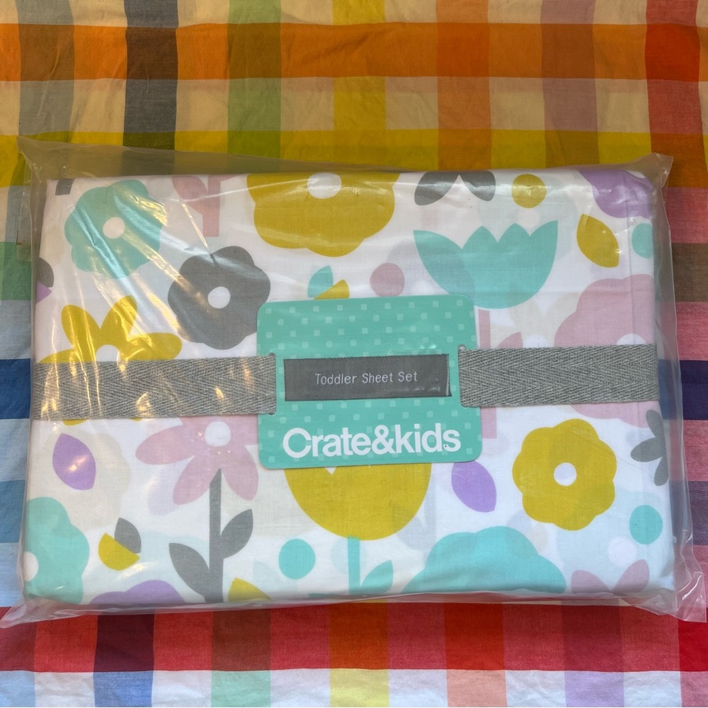 NEW Crate & Kids organic cotton floral toddler/crib sheet set